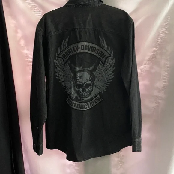 Harley-Davidson size M Charcoal Denim Snap front Shirt. HD skull design on back - Picture 11 of 12